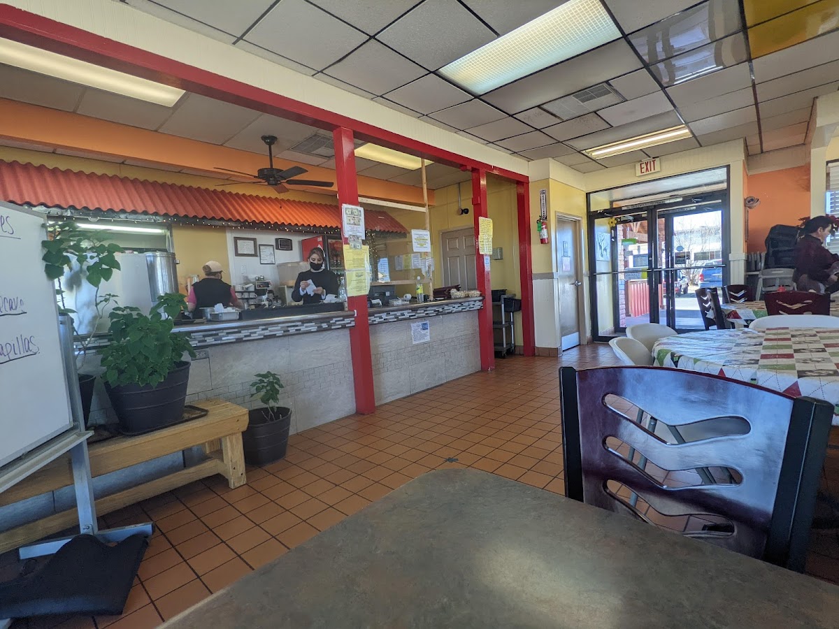 Restaurant La Parrilla Mexican Grill
